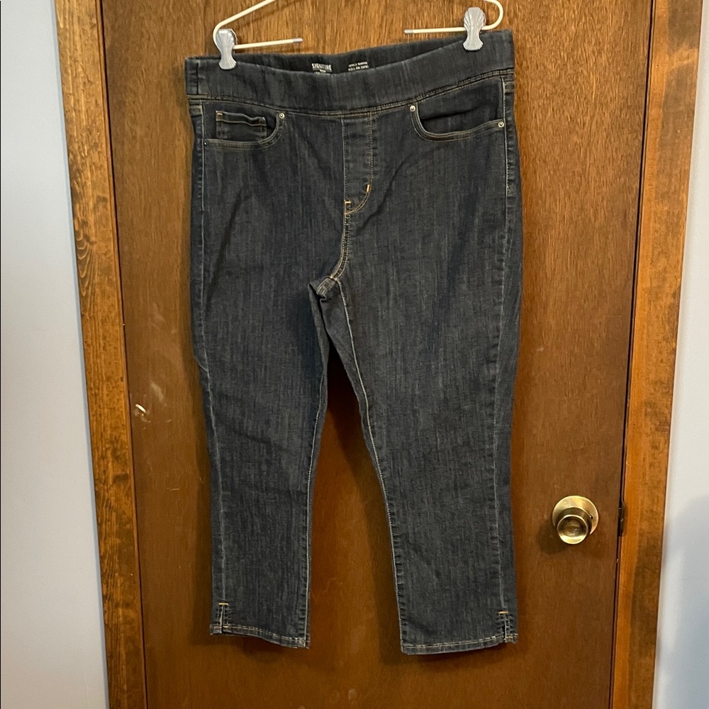 Levi's Signature Dark Blue Denim Capris
